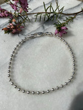 Load image into Gallery viewer, Silver Bead on chain bracelet
